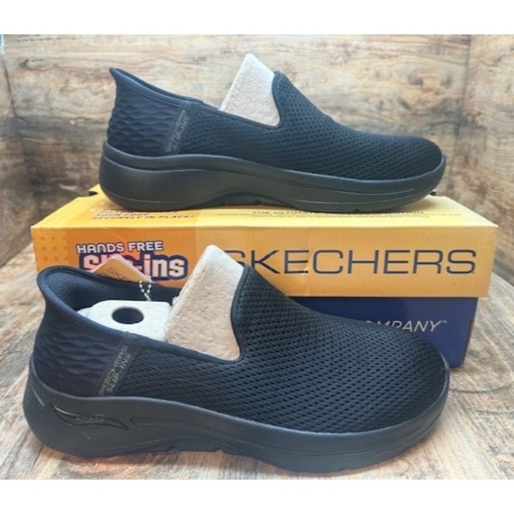 Skechers Women's Go Walk Arch Fit Hands Free Slip-Ins Black NIB - Size 6.5 Wide